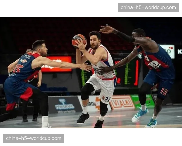 消息：新赛季部分球队主场考虑微调篮架后方观众席距离，以可能影响低位空间感