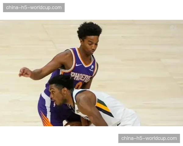 花絮:教练挑战成功,一次判罚改变关键回合攻防效率计算 花絮:教练挑战成功,一次判罚改变关键回合攻防效率计算